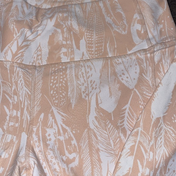 Active wear pants white and light pink feather design - Picture 3 of 5